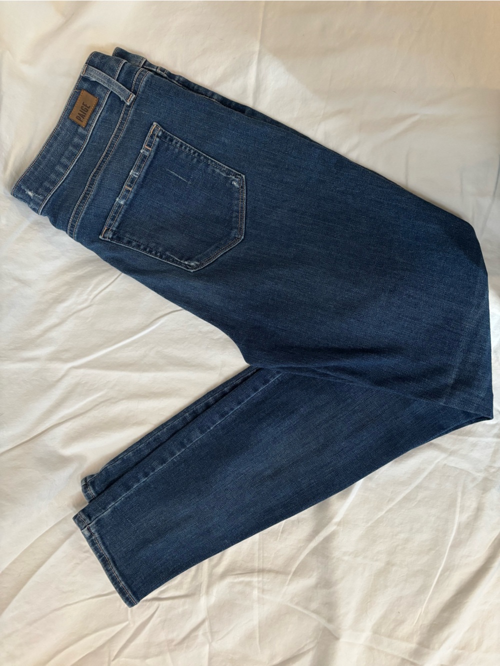 PAIGE Women’s Hoxton Distressed Skinny Jeans. EUC